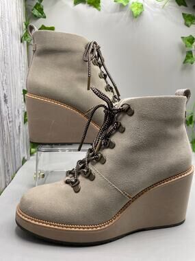 New Toms‎ Wedge Lace Up Tan Woman’s Platform Boots 8